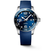 Quadrante blu a raggi di sole con numeri arabi e indici applicati, lancette argentate lucide con trattamento Swiss Super-LumiNova® dell'orologio Longines HydroConquest automatico